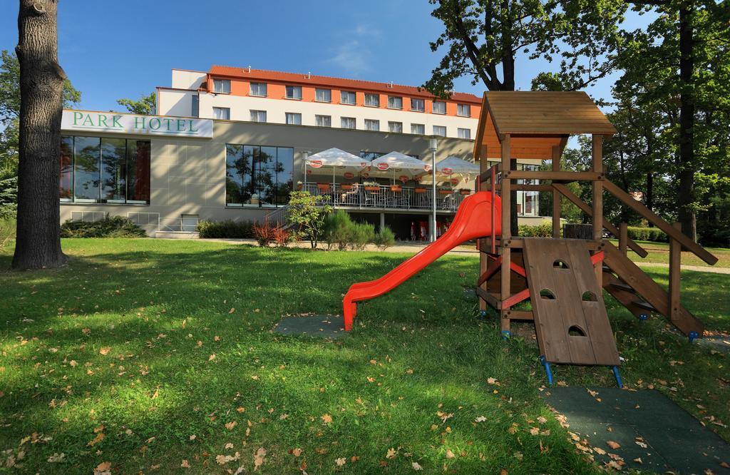 Lh Parkhotel Hluboka Nad Vltavou Congress & Wellness Экстерьер фото
